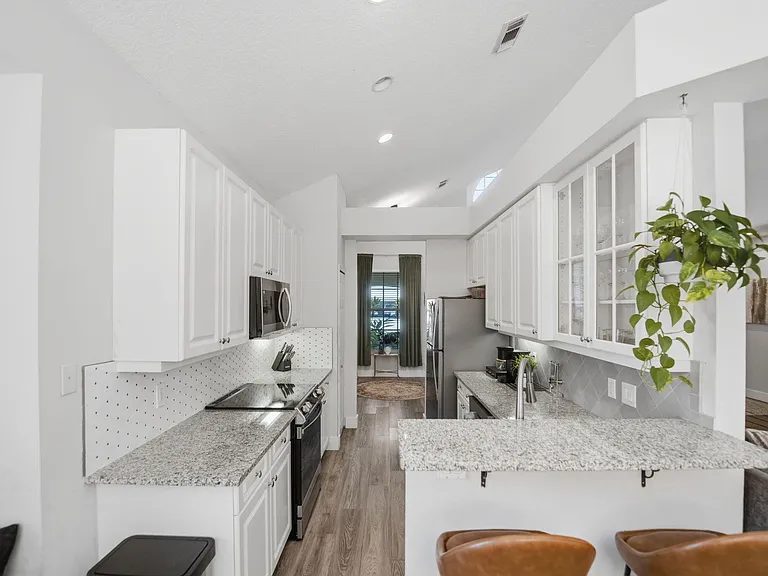 609 SW Saint Thomas Cv — Photo 10