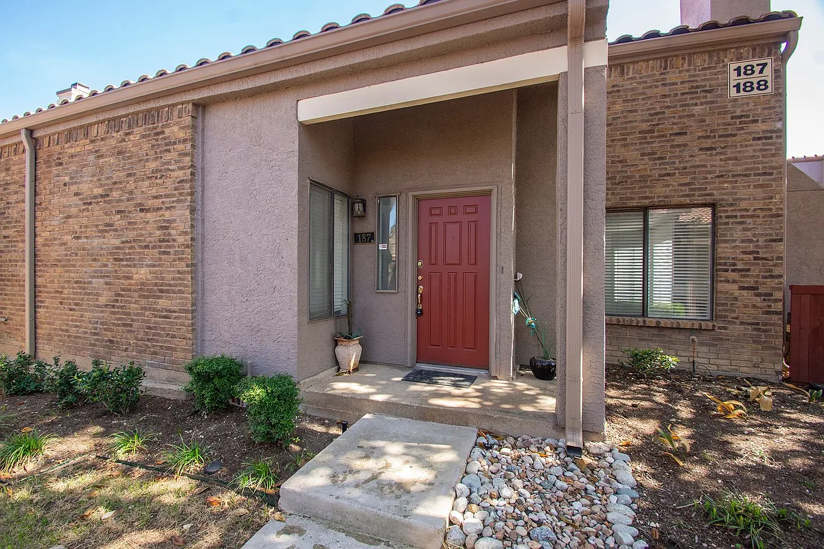 Building Photo - 4242 N Capistrano Dr #187