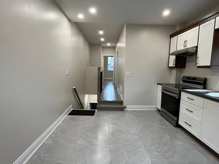 213 Osler St #2 — Photo 3