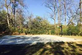 River Retreat Apartments — Photo 16