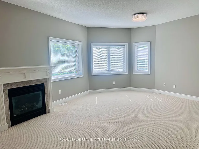 2366 Chateau Cmn — Photo 16