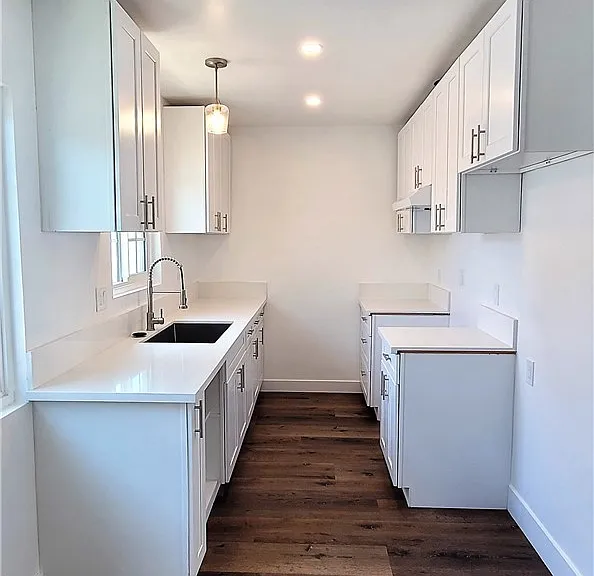 201 S Rowan Ave — Photo 3