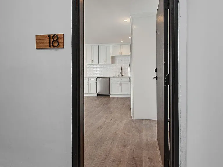 2827 S La Brea Ave #18 — Photo 3
