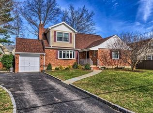 9 Hawthorne Dr, New Rochelle, NY 10801