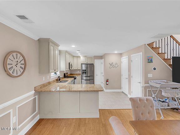 5th image of 545 Hopedale Drive SW