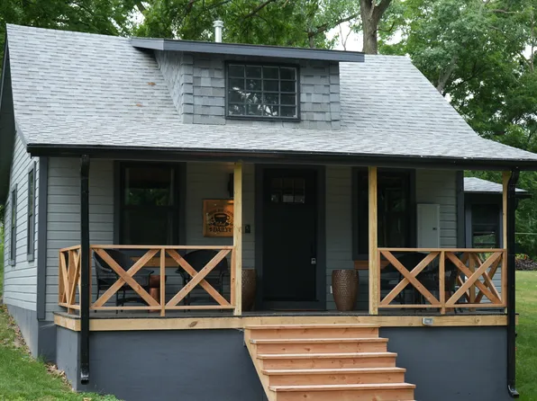 W3673 Oakrest Ave, Lake Geneva, WI 53147