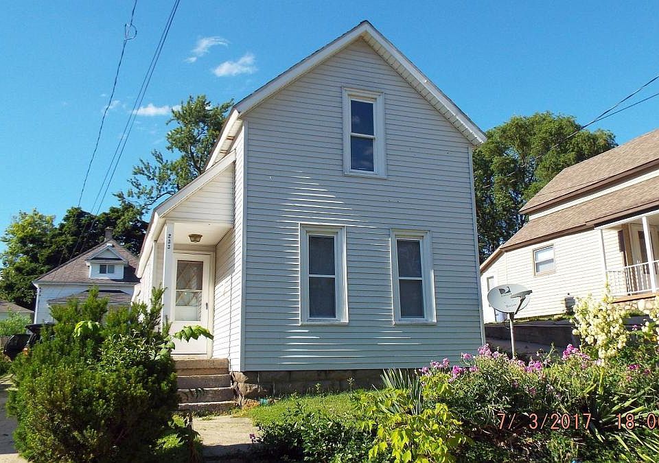 1st image of 233 Burr Oak St NE