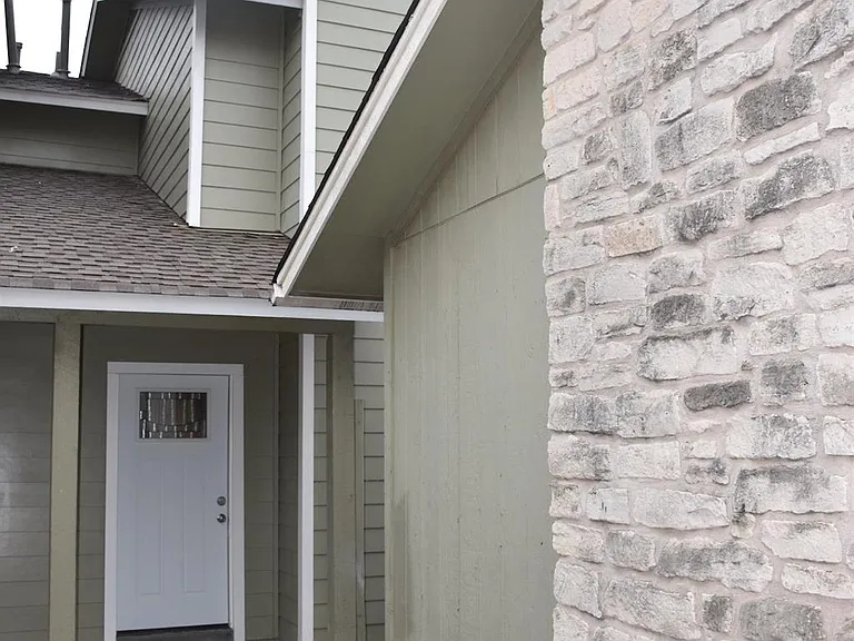 1810 Rawhide Loop — Photo 2