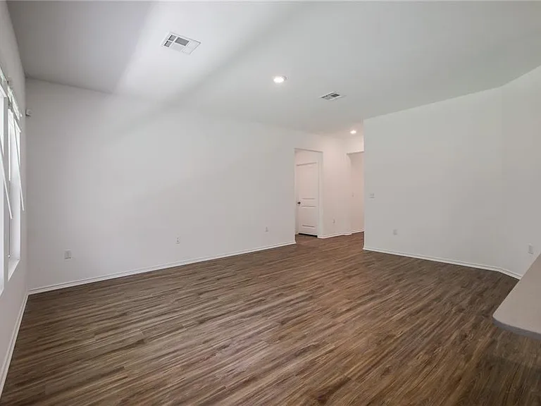 10724 Steinbeck Dr — Photo 5