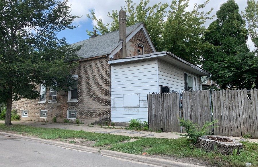 2nd image of 1001 N Karlov Ave