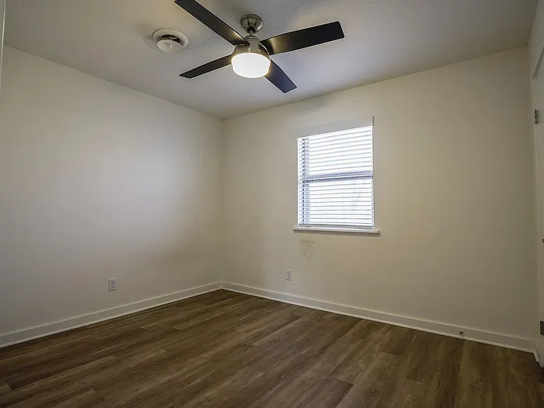 229 N Broyles St — Photo 10