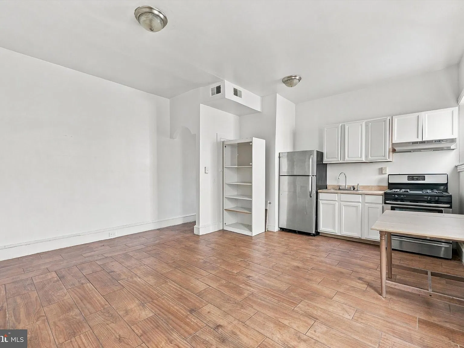 1 bed, 1.0 bath, 1000 sqft, $1,050 — Photo 4