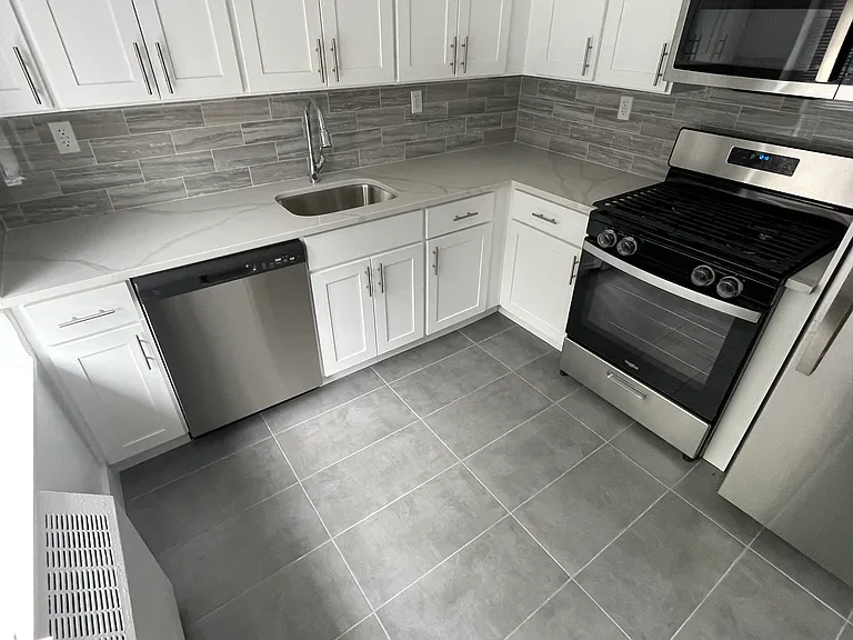 71st Cres — Photo 1