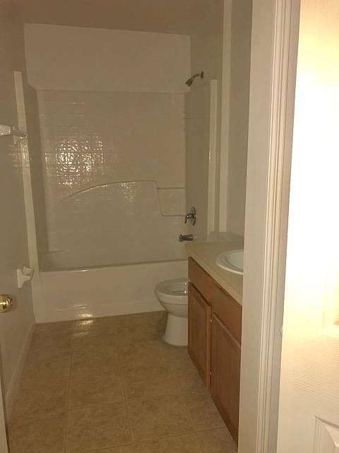 2nd image of 965 Cambridge Ct