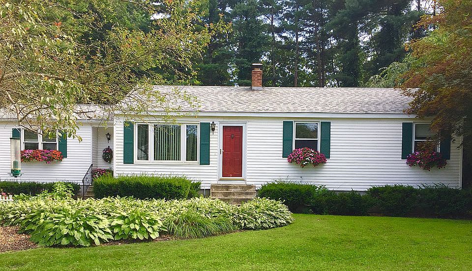 2nd image of 29 Pine Ridge Dr