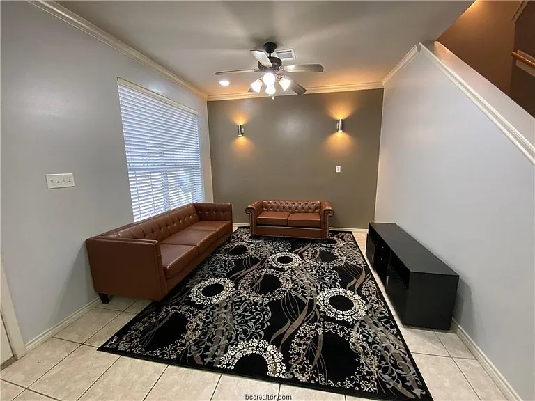 212 Forest Dr — Photo 3