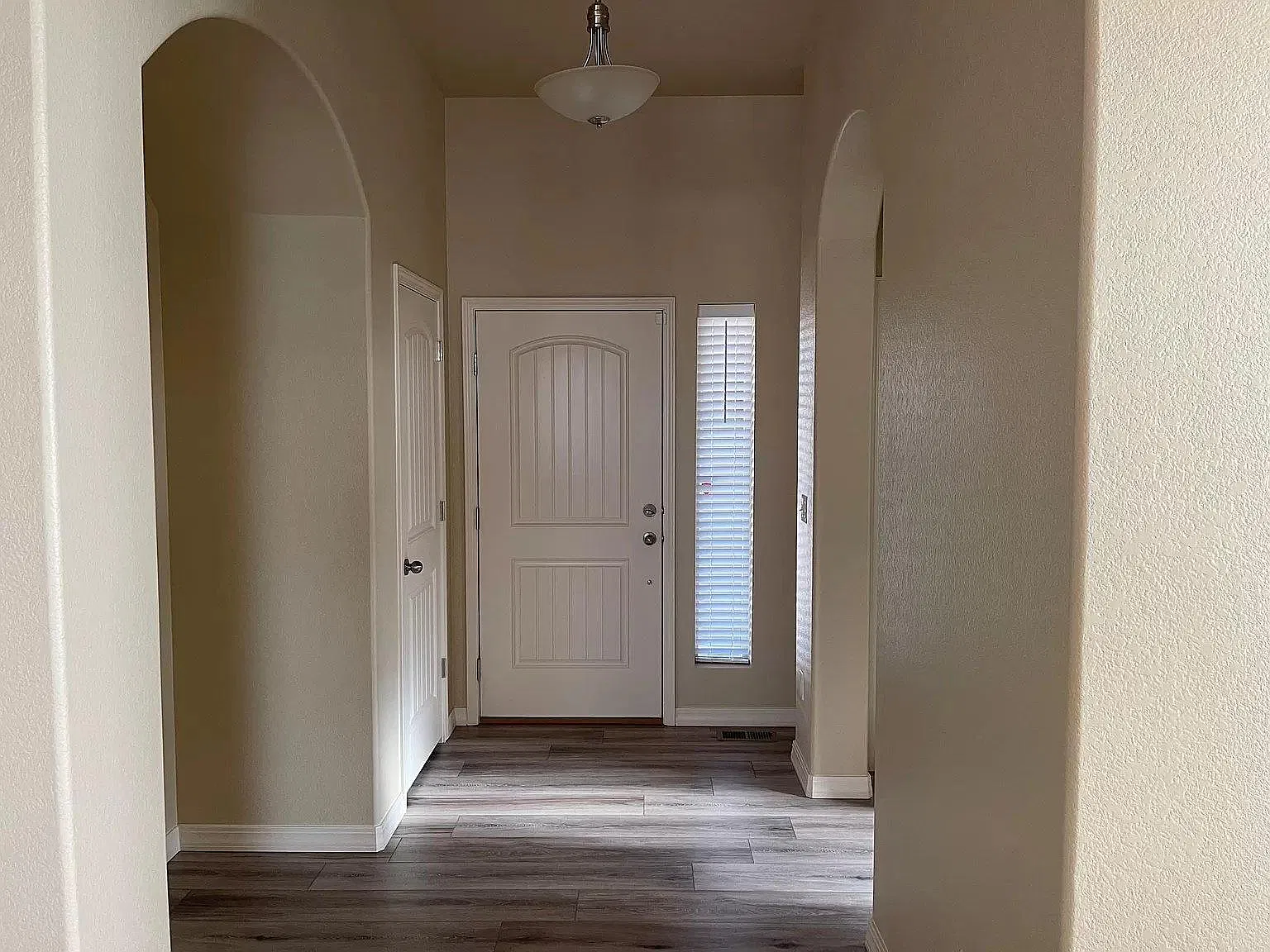 2 bed, 1856 sqft, $2,500 — Photo 2