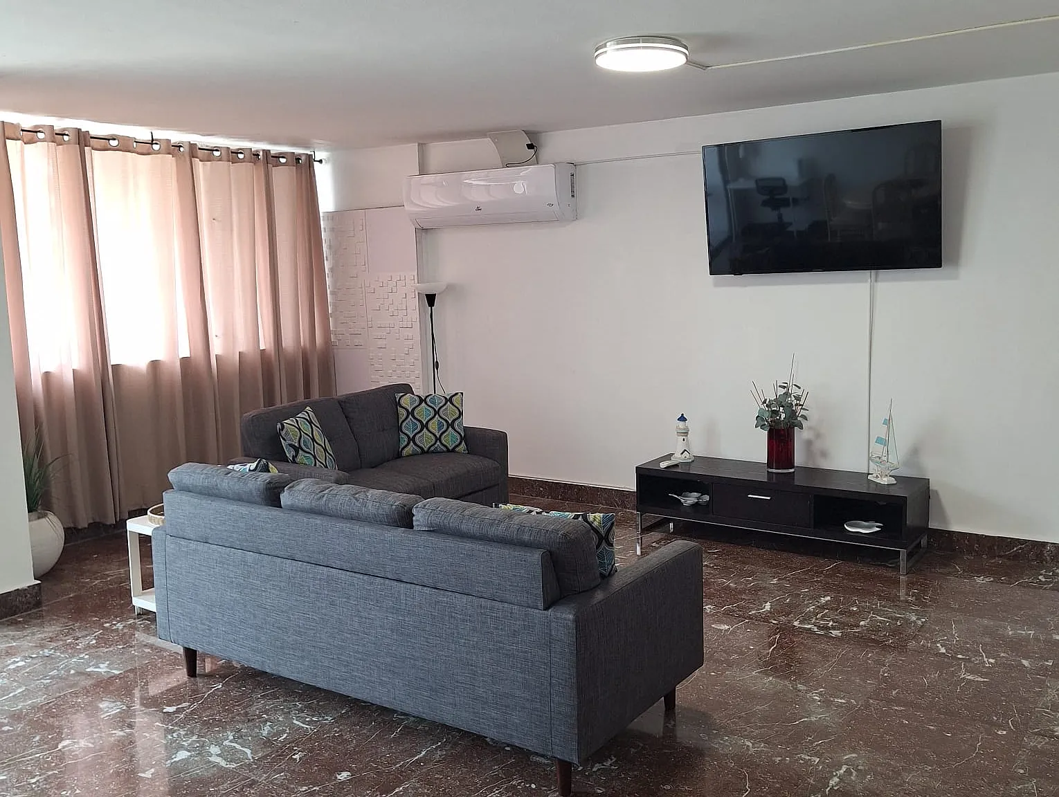3 bed, 1236 sqft, $4,000 — Photo 2