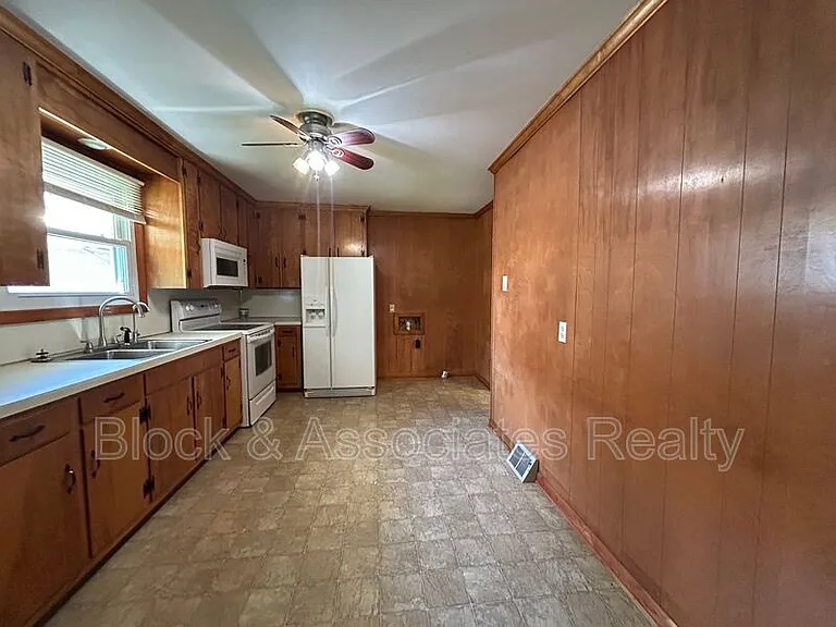 110 Oakland Ave — Photo 10