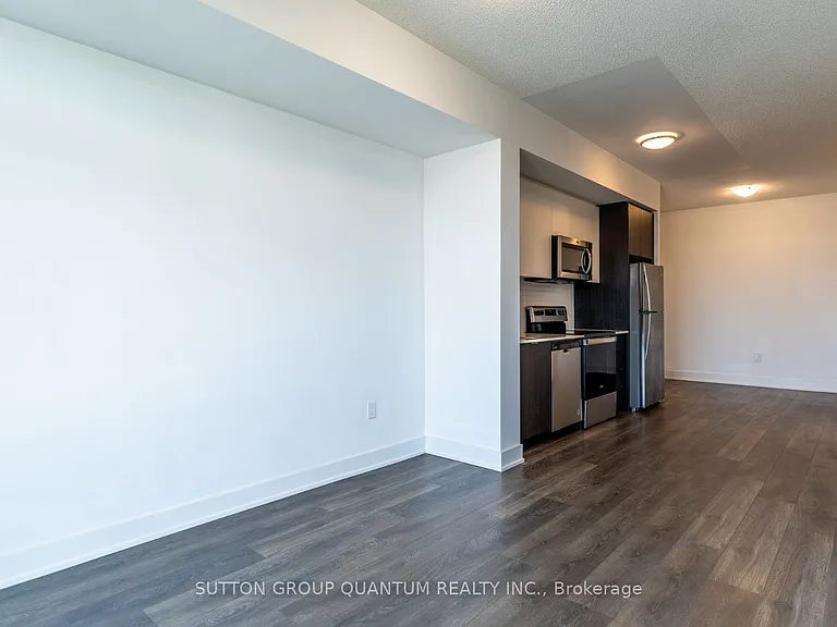 204 Burnhamthorpe Rd E #1105 — Photo 8
