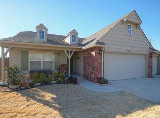 2023 SE Green Leaf Ct, Bartlesville, OK 74006