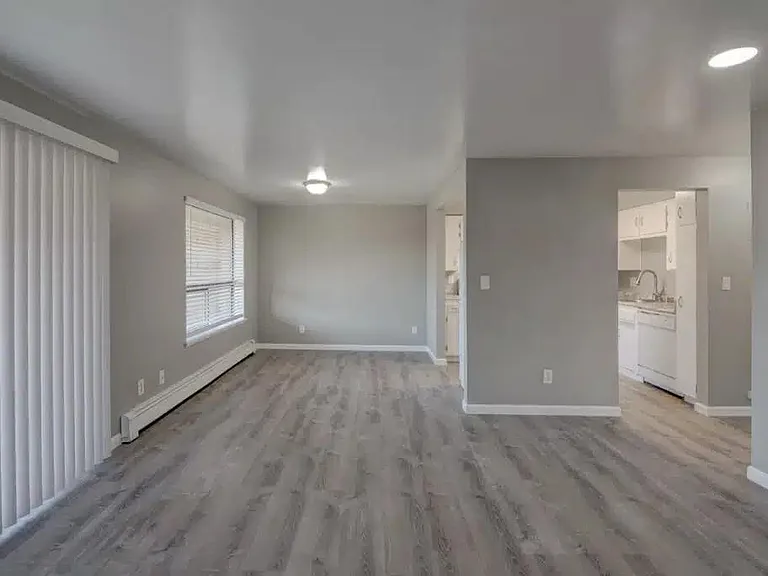 970 12th St SE #102 — Photo 3