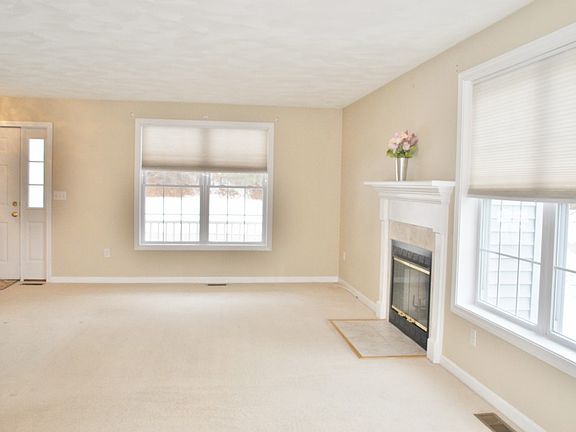 3rd image of 10 Souhegan Dr