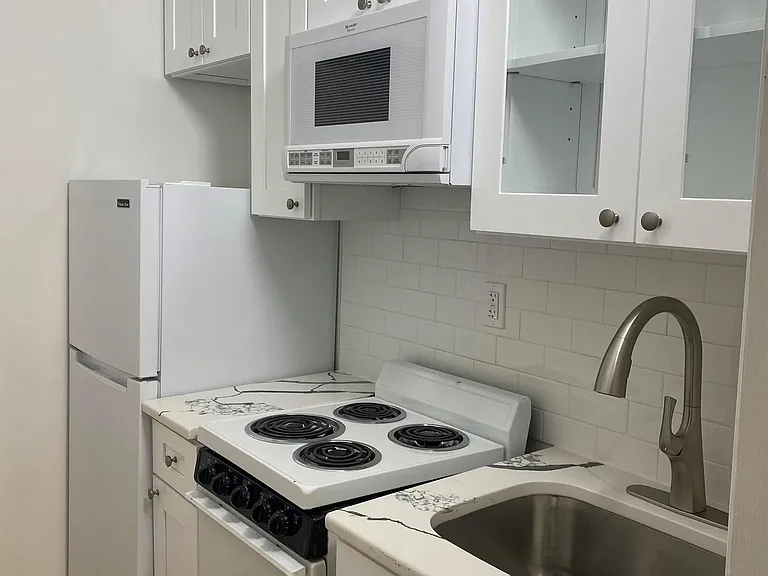 311 S Hicks St #2D — Photo 2