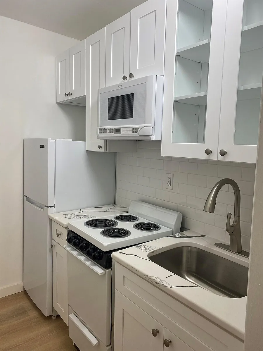 Building Photo - 311 S Hicks St #2D
