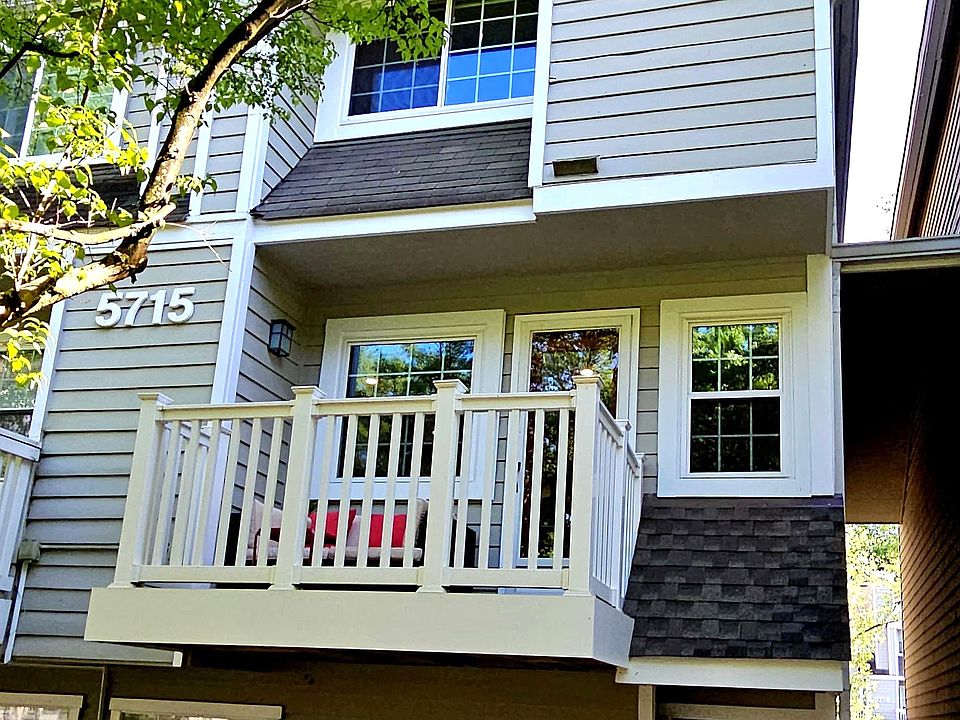 Upstairs end unit condo