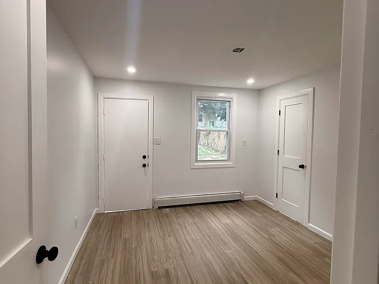 118 Maple St #HOUSE — Photo 9