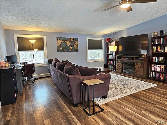 3rd image of 383 Peter Scott Rd