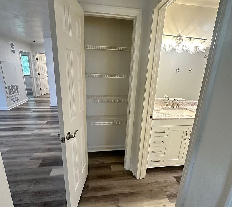 1st image of 101 Collegiate Ct APT 6