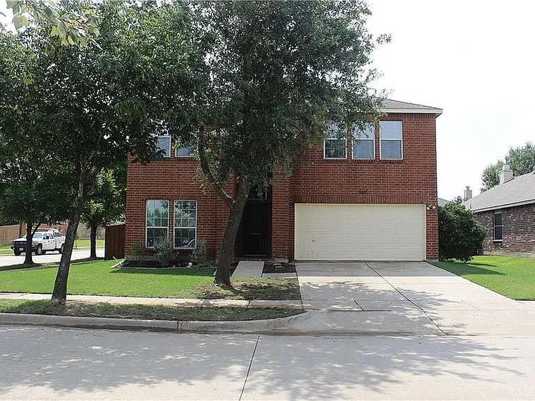 2107 Deer Creek Trl — Photo 2