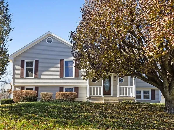 600 NE Bryant Dr, Lees Summit, MO 64086