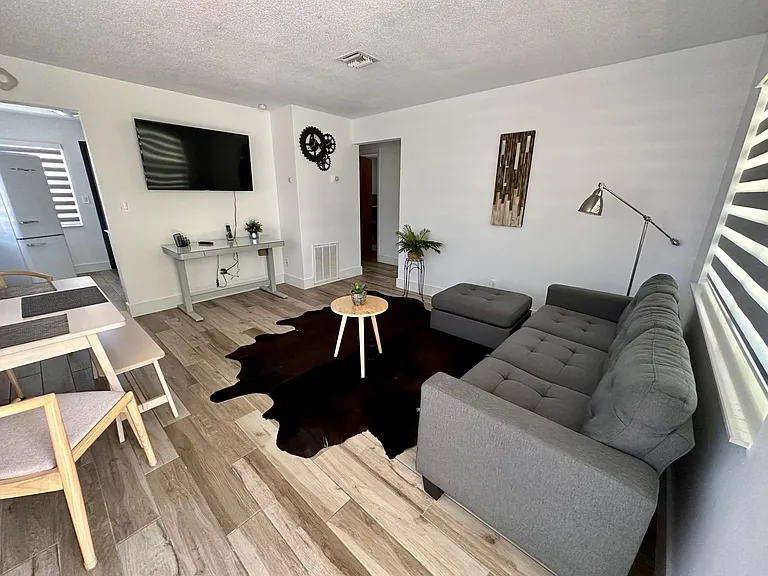 2436 Liberty St #1 — Photo 5