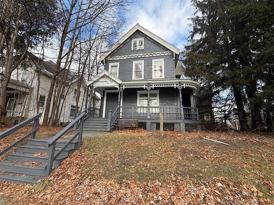 1st image of 28 Riverside Dr