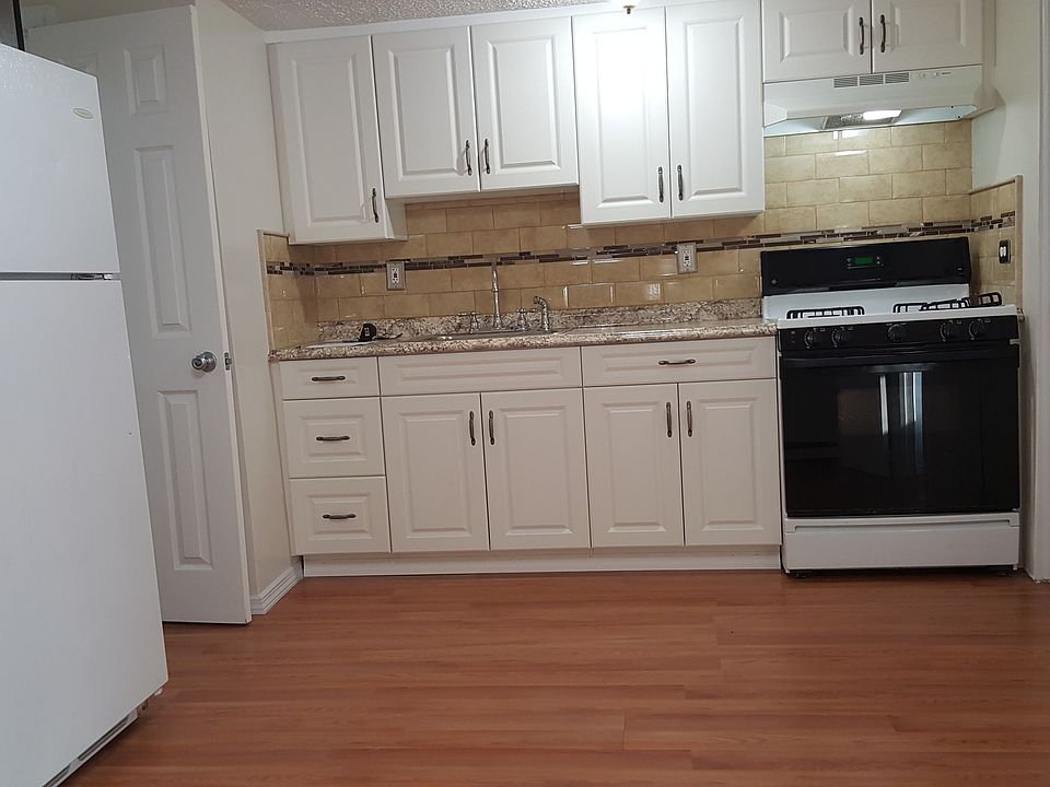1st image of 2749 Lurting Ave #1