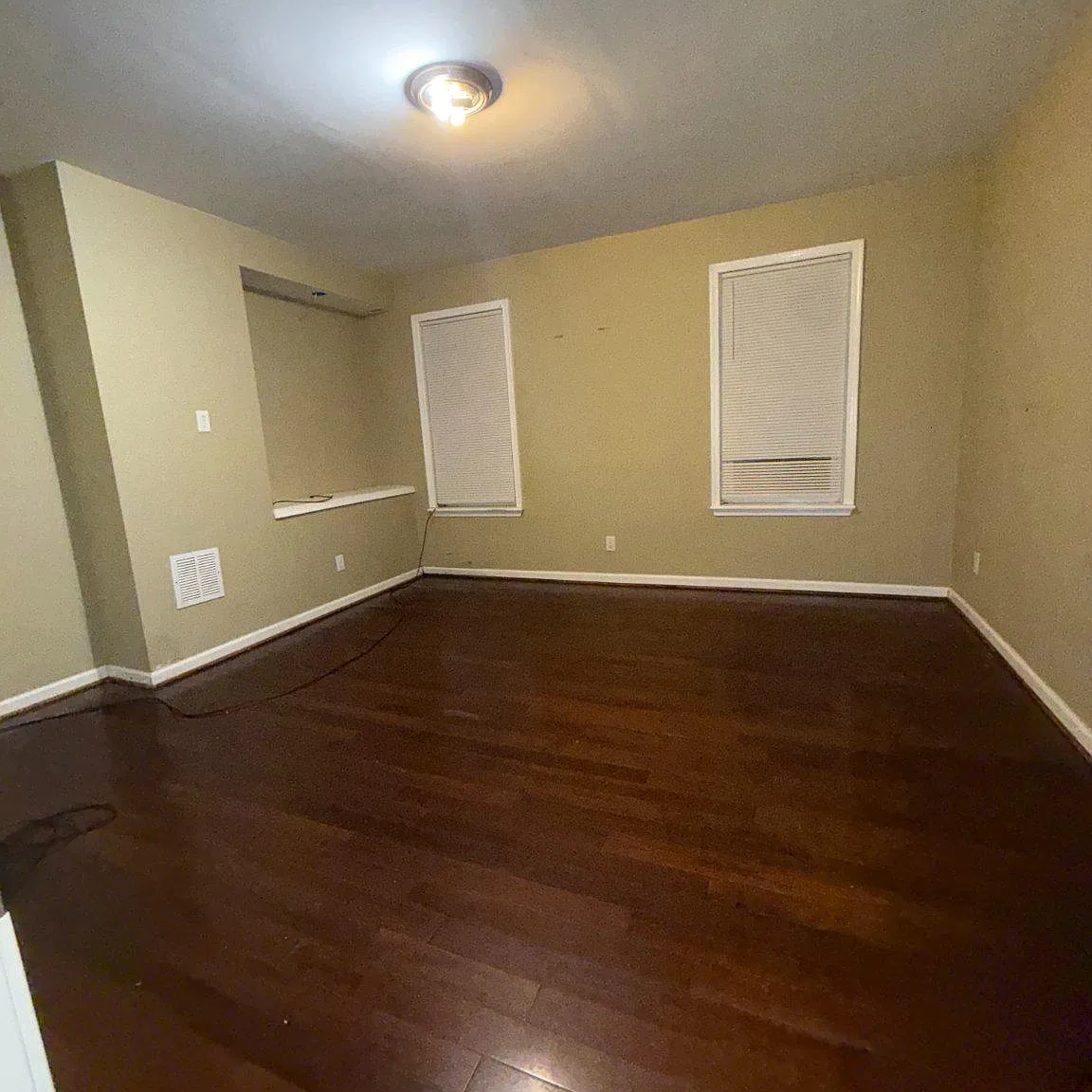 3 bed, 1.0 bath, 1920 sqft, $1,995 — Photo 3