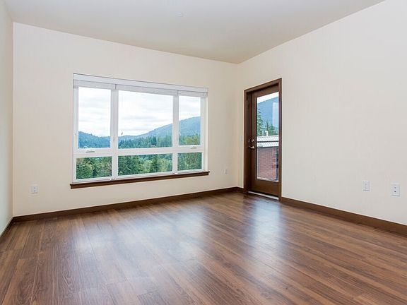2nd image of 736 8th Ave NE Unit 112