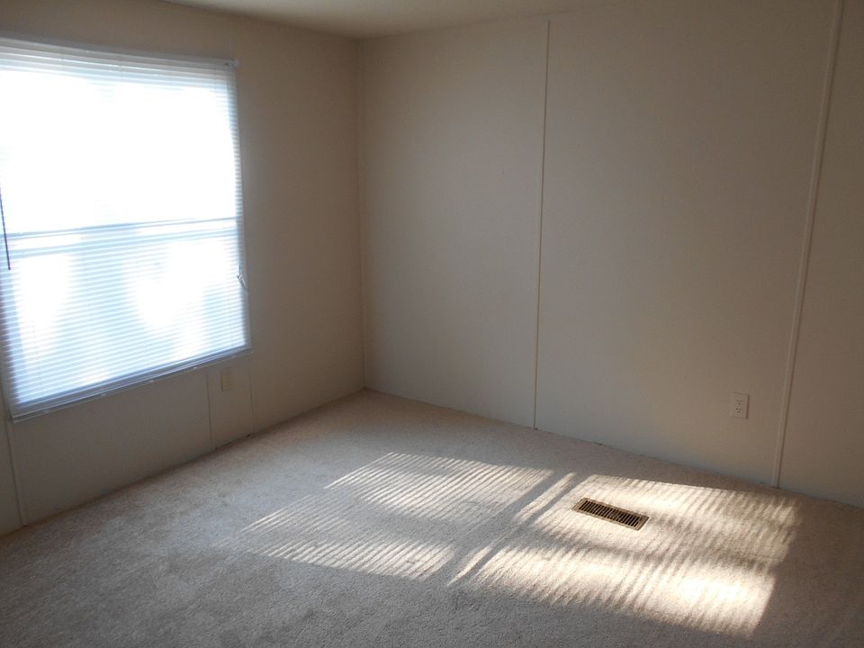 2nd image of 305 Sheffield Ct