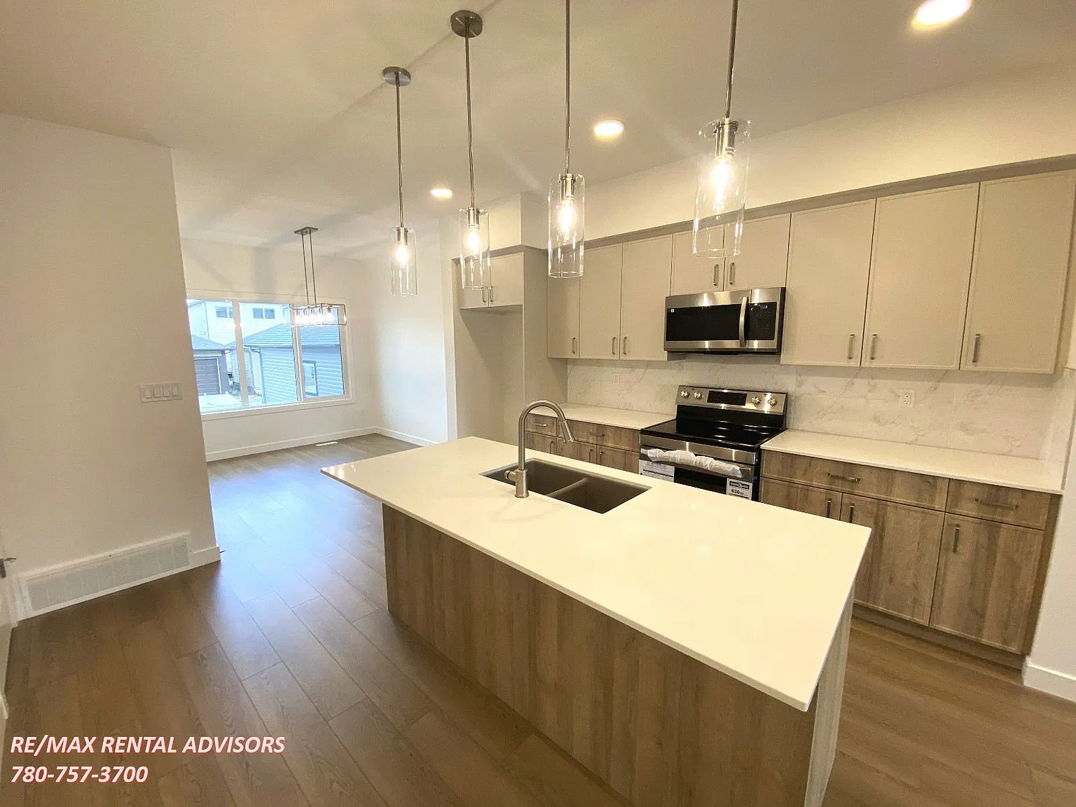 UPPER 1048 14 Avenue Northwest — Photo 2