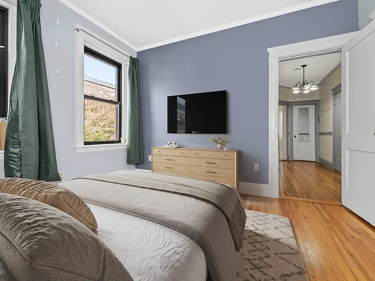 39 Glenville Ave — Photo 2
