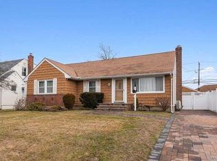 1075 Douglas Ave, Wantagh, NY 11793