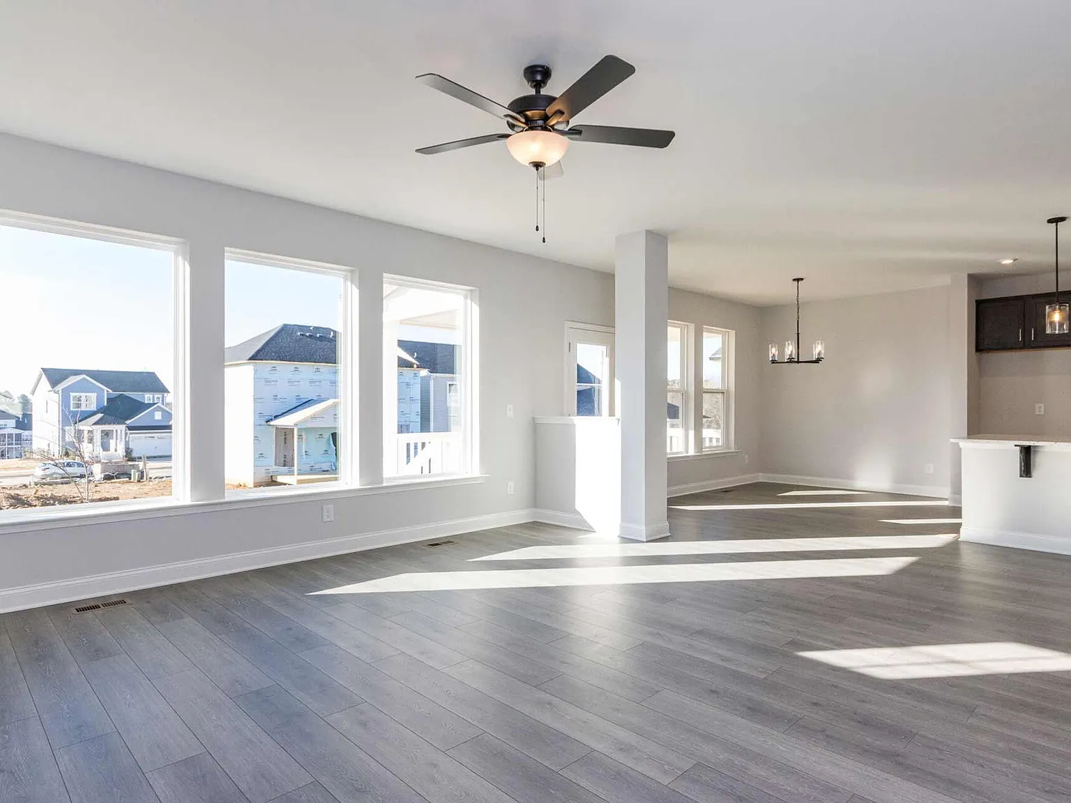 4 bed, 2.5 bath, 2414 sqft, $2,695 — Photo 3
