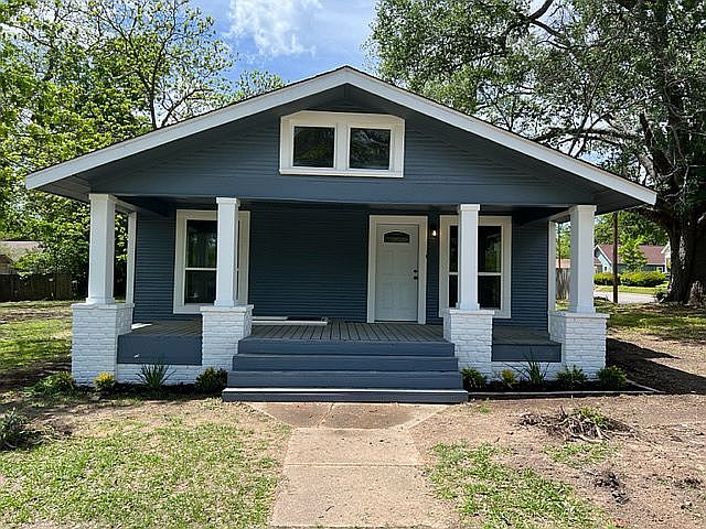 2nd image of 609 Sycamore St