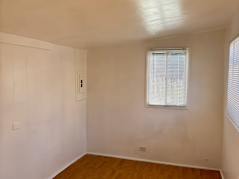 2041 Bacon St — Photo 4