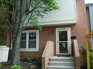 2108 Golf Course Dr, Reston, VA 20191