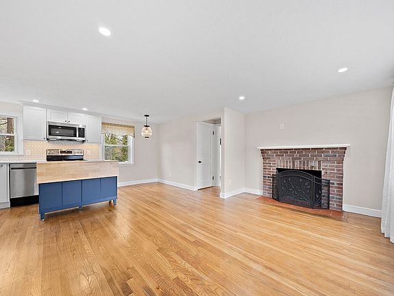 5th image of 24 Leslie Ave