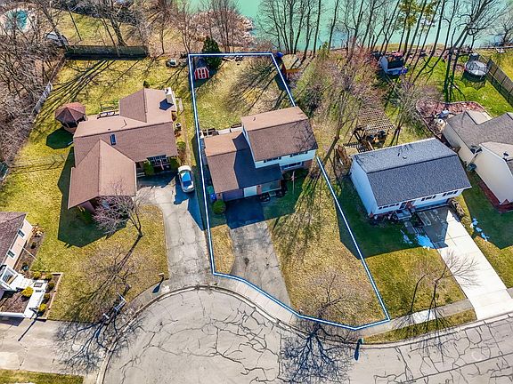 2nd image of 875 Lantern Dr